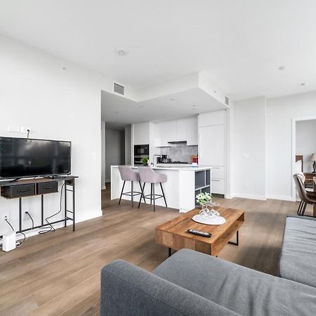 Urban Oasis: Stylish Apartment Retreat At Ubc Vancouver Ngoại thất bức ảnh