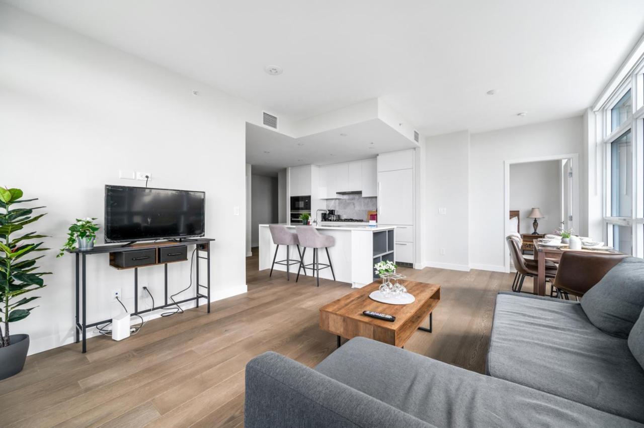 Urban Oasis: Stylish Apartment Retreat At Ubc Vancouver Ngoại thất bức ảnh