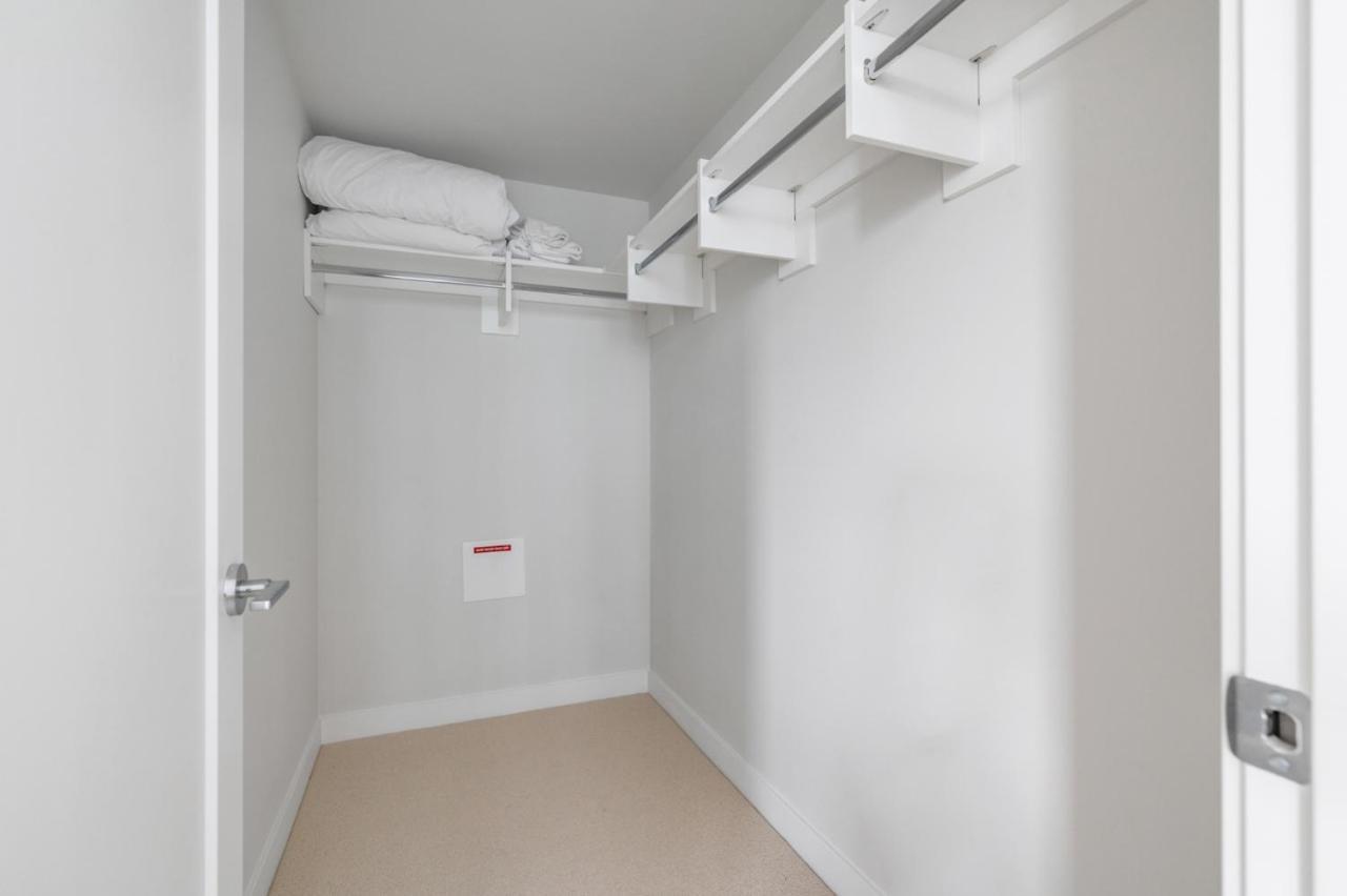 Urban Oasis: Stylish Apartment Retreat At Ubc Vancouver Ngoại thất bức ảnh
