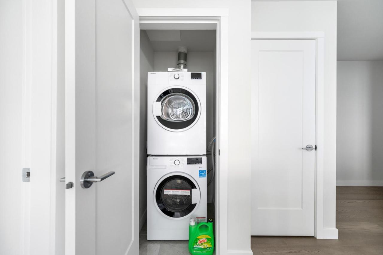 Urban Oasis: Stylish Apartment Retreat At Ubc Vancouver Ngoại thất bức ảnh