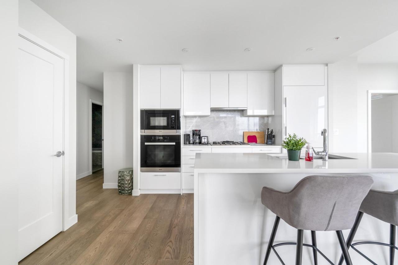 Urban Oasis: Stylish Apartment Retreat At Ubc Vancouver Ngoại thất bức ảnh