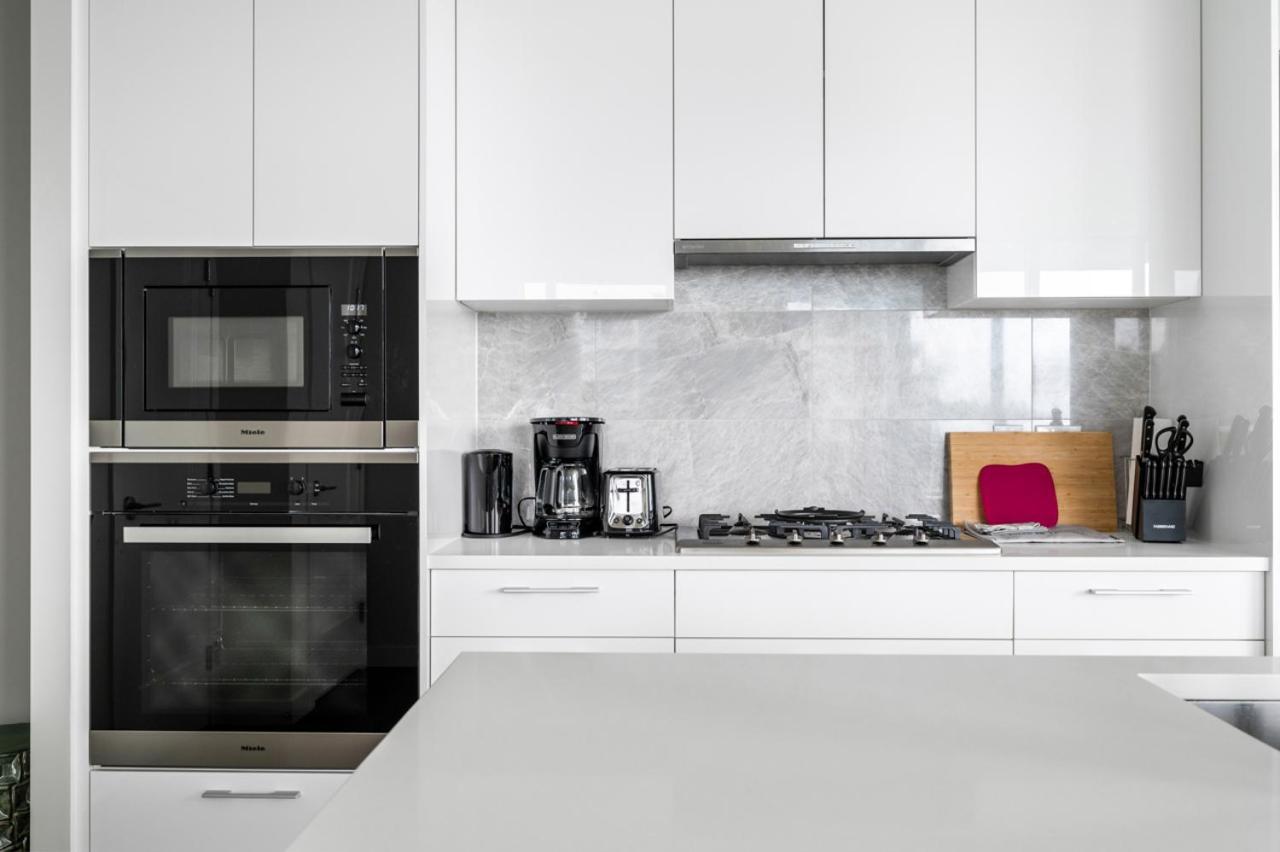 Urban Oasis: Stylish Apartment Retreat At Ubc Vancouver Ngoại thất bức ảnh