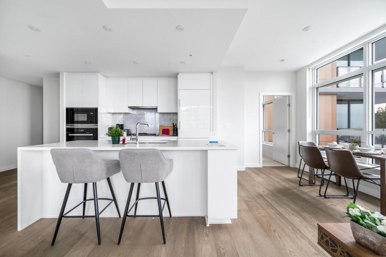 Urban Oasis: Stylish Apartment Retreat At Ubc Vancouver Ngoại thất bức ảnh