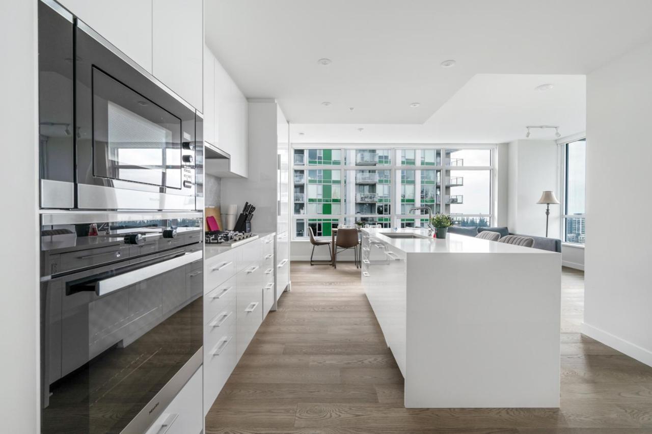 Urban Oasis: Stylish Apartment Retreat At Ubc Vancouver Ngoại thất bức ảnh