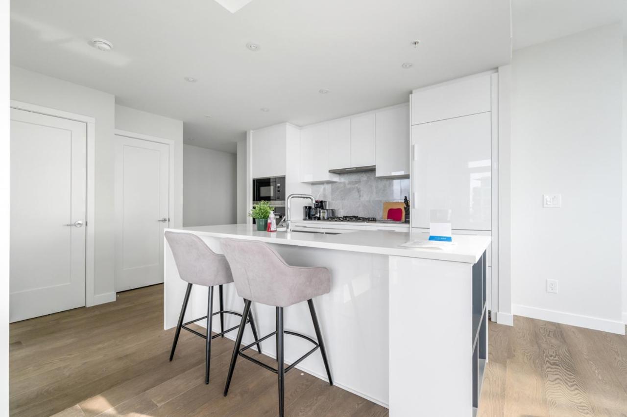 Urban Oasis: Stylish Apartment Retreat At Ubc Vancouver Ngoại thất bức ảnh